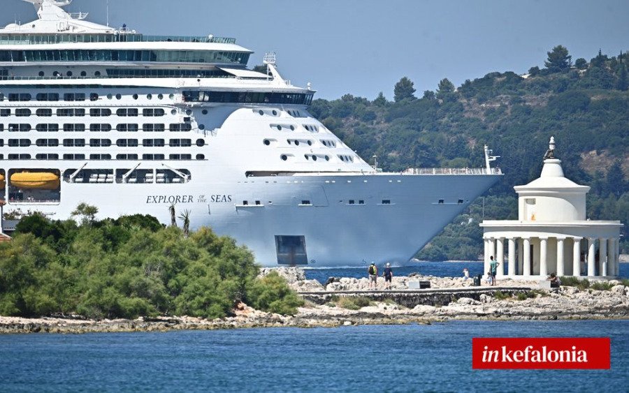 Σε ρυθμούς κρουαζιέρας σήμερα το Αργοστόλι – Τρία πλοία και χιλιάδες επισκέπτες στο νησί