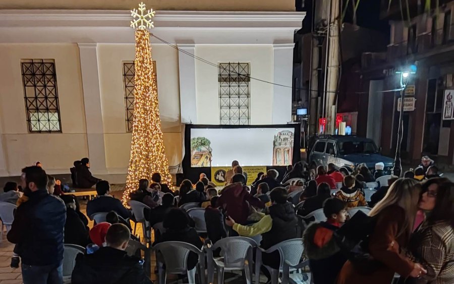 Εμποροεπαγγελματικός Σύλλογος: Διασκέδασαν στην Πλατεία Καμπάνας με παράσταση Καραγκιόζη του Βαγγέλη Σταθάτου,  (εικόνες)