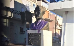 Ντροπή! Βανδάλισαν την προτομή του Παναγή Βεργωτή στο Αργοστόλι (εικόνες)