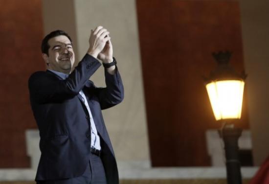 Ο Τσίπρας κηρύσσει τον πόλεμο στα &quot;βραχιολάκια&quot; του all inclusive