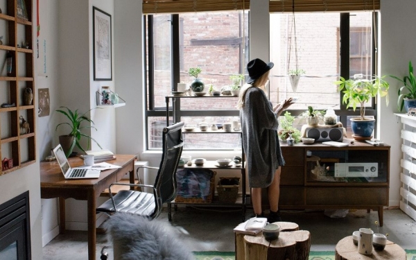 9 πράγματα που δεν κάνουν ποτέ οι καλοί φιλοξενούμενοι σε ένα σπίτι