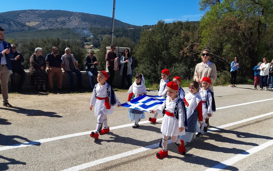 Ομαλά: Μαθητική παρέλαση για την επέτειο της 25ης Μαρτίου (εικόνες)