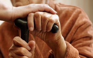 Βούλα Σολωμού - "ΒΟΗΘΕΙΑ ΣΤΟ ΣΠΙΤΙ" : Οι ηλικιωμένοι μας βλέπουν σαν τα παιδιά τους (COSMOS 96,5)