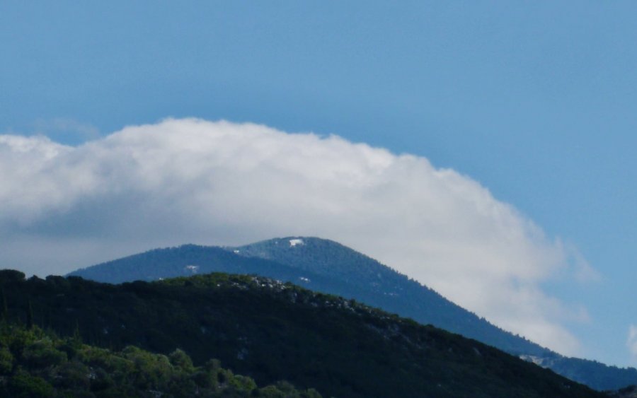 Έπεσε φρέσκο χιόνι στον Αίνο! (εικόνες)