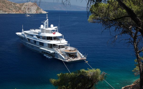 Το superyacht SIREN βρετανού δισκατομμυριούχου στην Άσσο