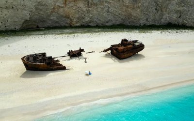 Το Ναυάγιο της Ζακύνθου κινδυνεύει – Ένα πιάνο στην άμμο στέλνει μήνυμα αφύπνισης