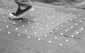 Διάδρομοι τυφλών για τοποθέτηση διαφημιστικών πινακίδων ;