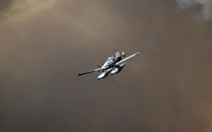 Φωτιά: Ξεκίνησαν ρίψεις από τα εναέρια μέσα, έφτασε η διεθνής βοήθεια