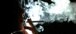 Ελληνες, τα «φουγάρα» της Ευρώπης: Πρώτοι σε κατανάλωση καπνού με διαφορά