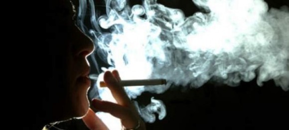 Ελληνες, τα «φουγάρα» της Ευρώπης: Πρώτοι σε κατανάλωση καπνού με διαφορά