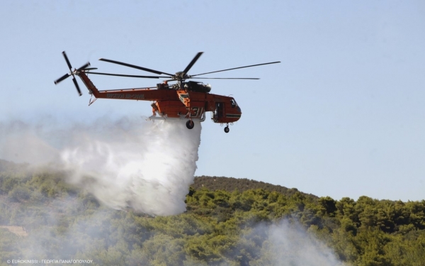 Και με συμμετοχή Πυροσβεστικού ελικοπτέρου τύπου "Ερικσον" η κατάσβεση στην Κρανιά