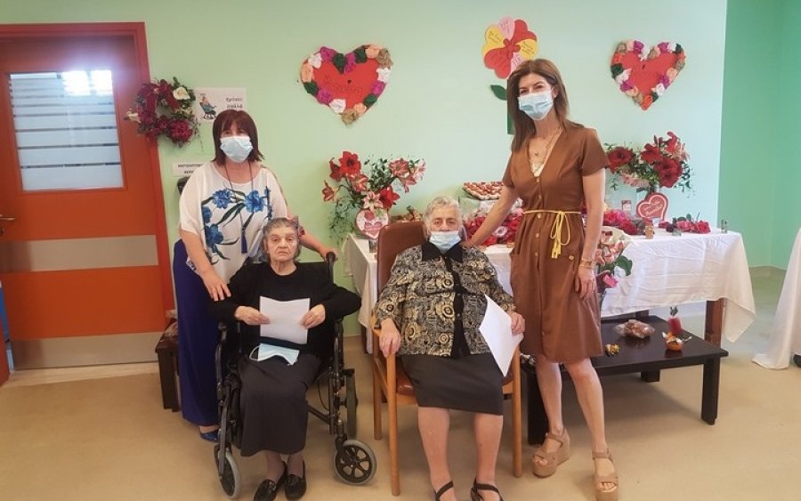 Δημοτικό Γηροκομείο Αργοστολίου: Με ποιήματα, λουλούδια και κεράσματα, γιόρτασαν την Ημέρα της Μητέρας!