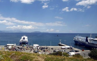 Ξεκινά πιλοτικά από το λιμάνι της Κυλλήνης η πρώτη υποδομή ηλεκτροδότησης πλοίων
