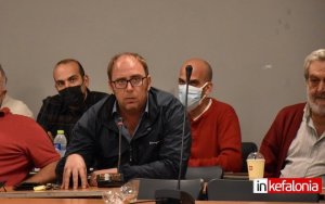 Ανουσάκης: &quot;Δεν ξέρουμε αν πρέπει να γελάσουμε ή να κλάψουμε για τους παλαιούς πολιτικούς μας φίλους που απέμειναν στην παραπαίουσα παράταξη Παρίση&quot;