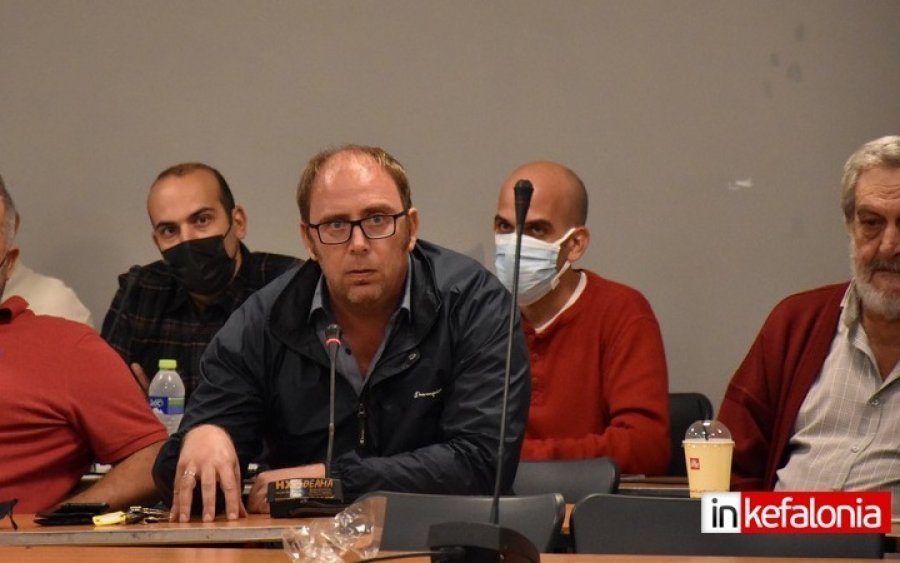 Ανουσάκης: "Δεν ξέρουμε αν πρέπει να γελάσουμε ή να κλάψουμε για τους παλαιούς πολιτικούς μας φίλους που απέμειναν στην παραπαίουσα παράταξη Παρίση"