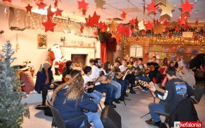 Όμορφο Χριστουγεννιάτικο απόγευμα στο Εργαστήρι του Αη Βασίλη με την παιδική Μαντολινάτα Αργοστολίου (εικόνες/video)