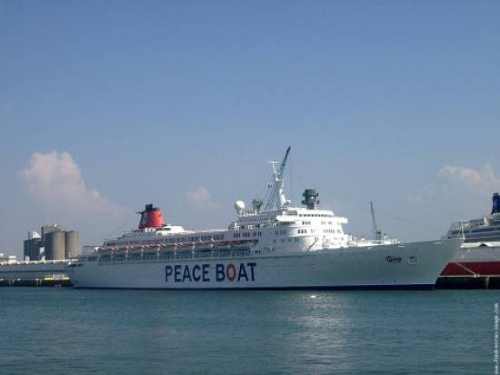 Στο λιμάνι του Πειραιά το  «Πλοίο της Ειρήνης»