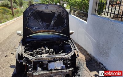 Φωτιά σε όχημα στα Ραζάτα (εικόνες)