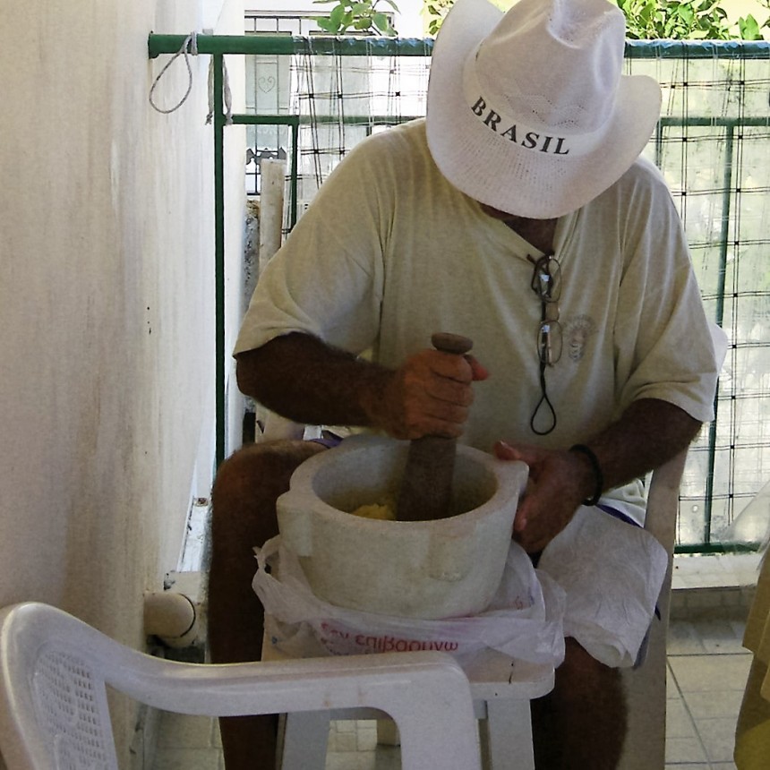 Τσι Βαγγελίστρας έφτασε, πες στο Μεμά να φέρει Αλιάδα για να φτιάξουμε, καφκιά και γουδοχέρι