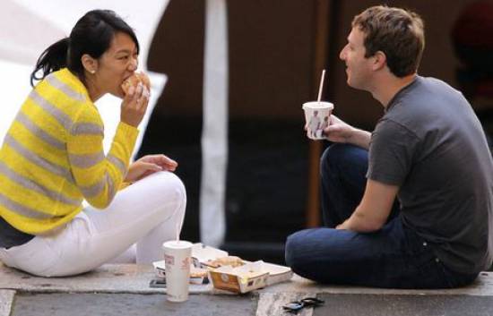 Ο Mark Zuckerberg του Facebook είναι τσιγκούνης. Δείτε τα πειστήρια από το ταξίδι του στη Ρώμη