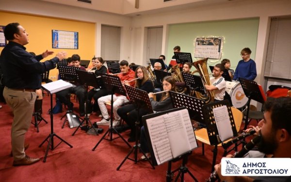 Σε Χριστουγεννιάτικους ρυθμούς η Φιλαρμονική Αργοστολίου "Διονύσιος Λαυράγκας"