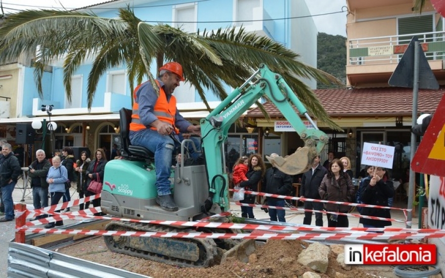 Με κέφι και... εύστοχη σάτιρα η Καρναβαλική παρέλαση στον Πόρο (εικόνες + video)