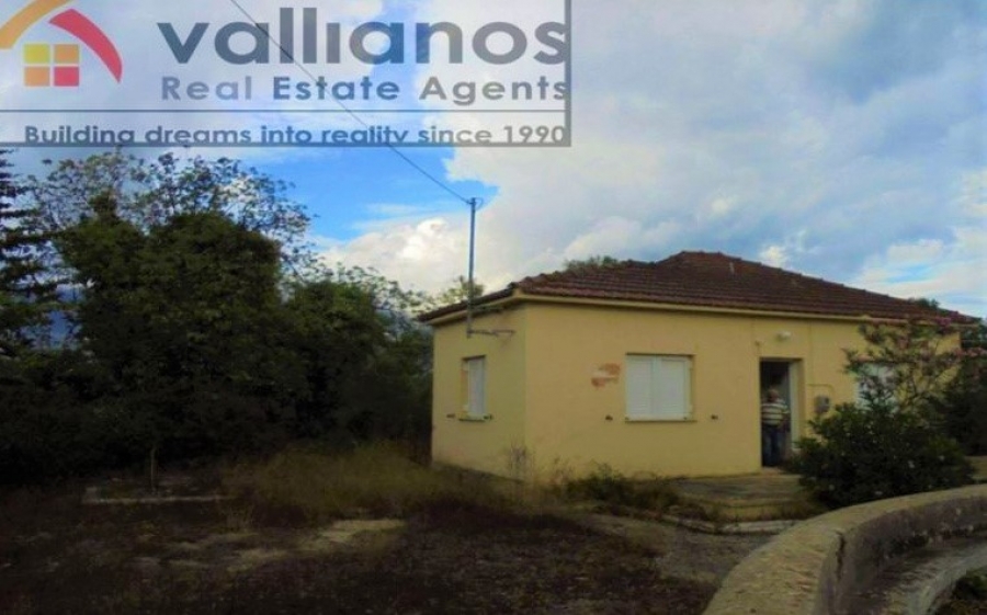Vallianos Real Estate: Πωλείται οικόπεδο με οικία στις Κεραμειές