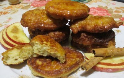 Τηγανίτες μήλου από την Σία Λαδά