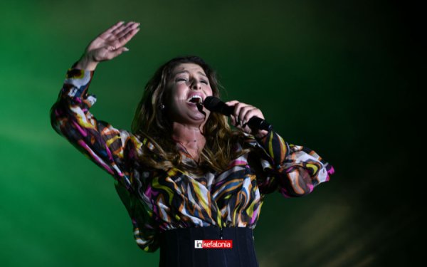 Η Έλενα Παπαρίζου ξεσήκωσε το Αργοστόλι!