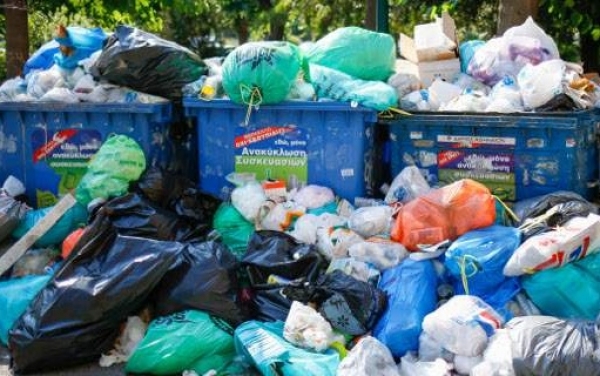 Πάτρα: Υγειονομική βόμβα οι 5.000 τόνοι σκουπιδιών στους δρόμους της πόλης