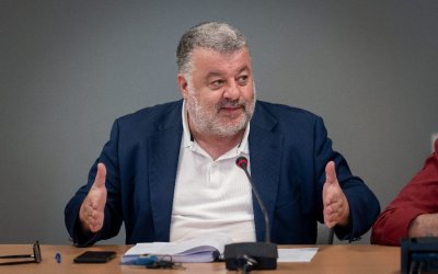 Θεόφιλος: «Δεν αποτυπώνεται ισόρροπη ανάπτυξη στα νησιά του Ιονίου» – Αιχμές για την άνιση κατανομή πόρων (COSMOS 96,5)