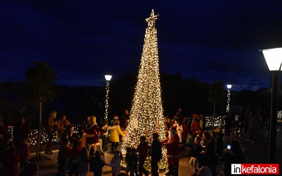 Βλαχάτα: Όμορφες εικόνες! Με «Φαναράκια Αγάπης», ευχές και κεράσματα άναψε το Χριστουγεννιάτικο Δέντρο! (video)