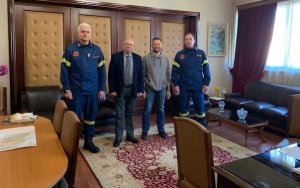Συνάντηση Κουρή, με τον νέο Διοικητή της Πυροσβεστικής Μιλτιάδη Καραγεωργιάδη και τον αποχωρούντα Χρήστο Ζουναλή