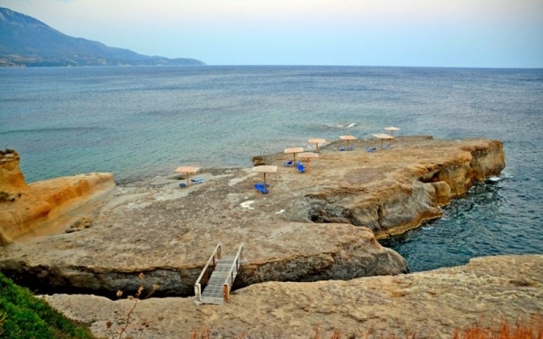 Στην Σπηλιά στον Κάβο Λιάκα... (εικόνες)