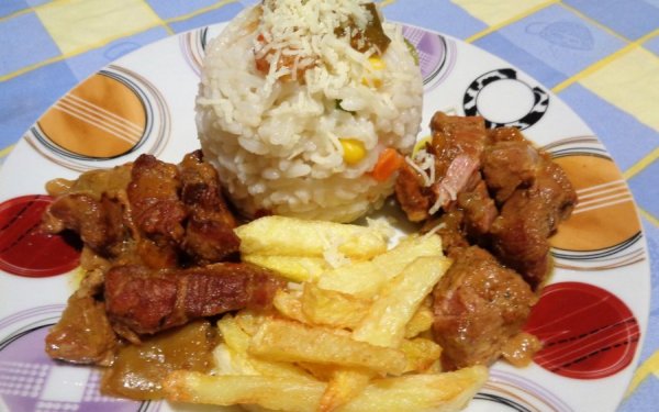 Λαχταριστή χοιρινή τηγανιά με πιπεριές από την Σία Λαδά!