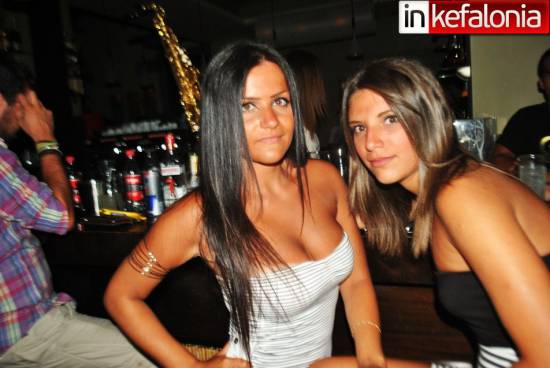 Μαυρισμένες καλλονές στο Le Sapin!