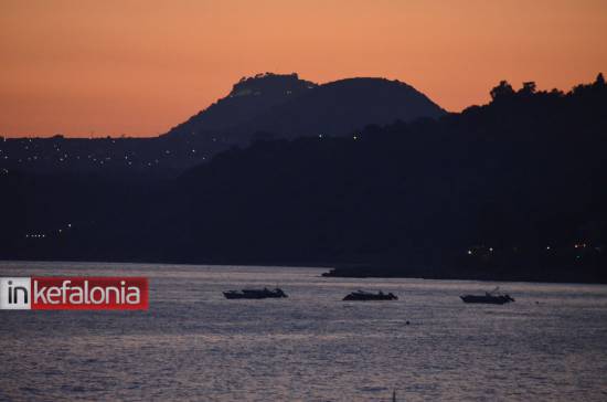 Με φόντο το κάστρο..