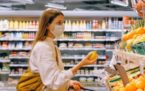 Νέα μέτρα: Υποχρεωτική η μάσκα για όλους από αύριο στα σούπερ μάρκετ