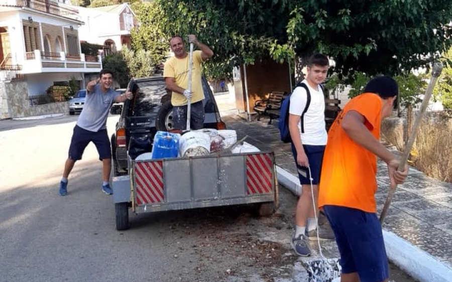 Τα &quot;Μερμηγκόπουλα&quot; άσπρισαν, καθάρισαν και... αύριο μουντίζουν τα δέντρα στα Φραγκάτα! (εικόνες)