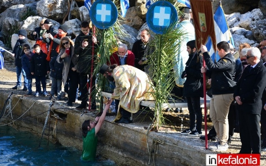 Ο Αγιασμός των Υδάτων στο Λιμάνι της Πεσσάδας