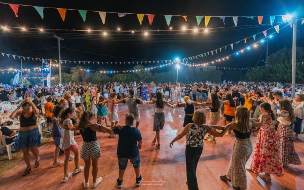 Κέφι και χορός στην ''Γιορτή Κρασιού'' στα Μαντζαβινάτα