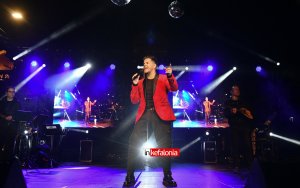 Ο Γιώργος Τσαλίκης ξεσήκωσε την Κεφαλονιά στην άκρως πετυχημένη εορταστική συναυλία του Δήμου Αργοστολίου