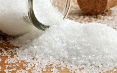 Τρία σημάδια του σώματος που δείχνουν ότι πρέπει να μειώσετε το αλάτι