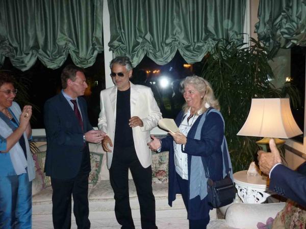 Ο διάσημος Τενόρος Andrea Bocelli συμπαρίσταται στην Κεφαλονιά