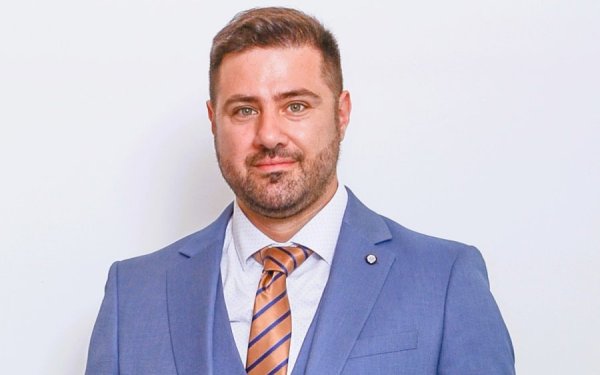 Λευτέρης Στελλάτος: "Γι' αυτούς τους λόγους κατεβαίνω ως υποψήφιος περιφερειακός Σύμβουλος με την Ρόδη Κράτσα Τσαγκαροπούλου"