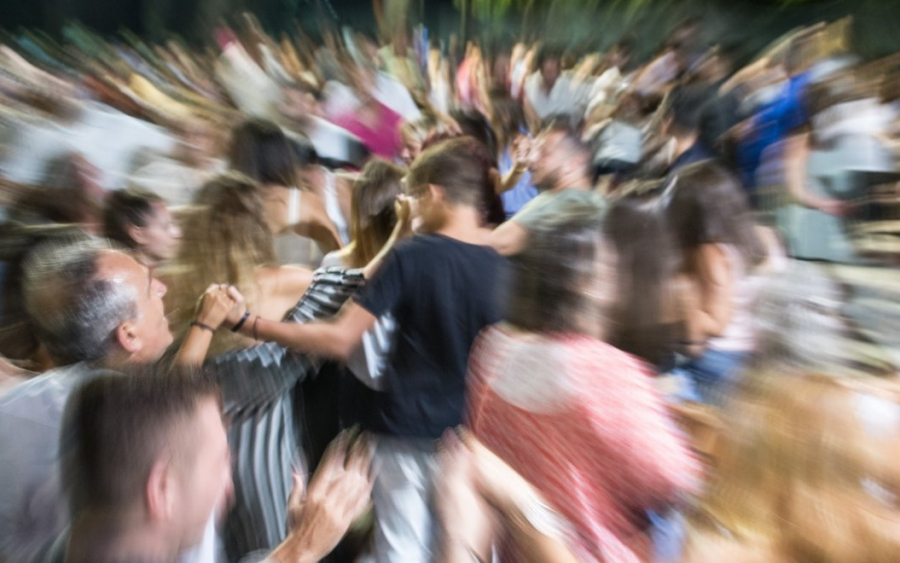 Tα 51 εισαγόμενα κρούσματα, το άνοιξε-κλείσε των συνόρων κι ο τρόμος των πανηγυριών