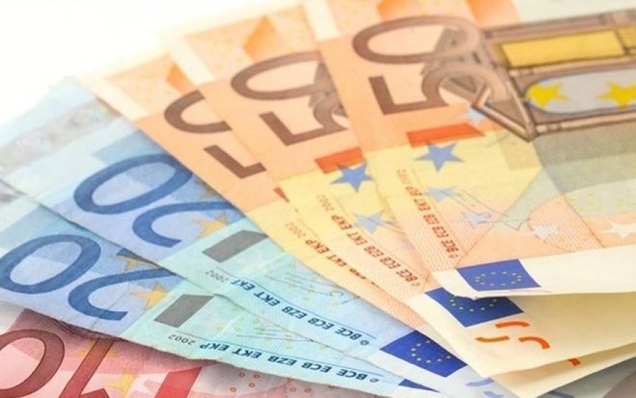 Αλαλούμ με το έκτακτο επίδομα καλοκαιριού 200 ευρώ, τι θα γίνει με την επιταγή ακρίβειας