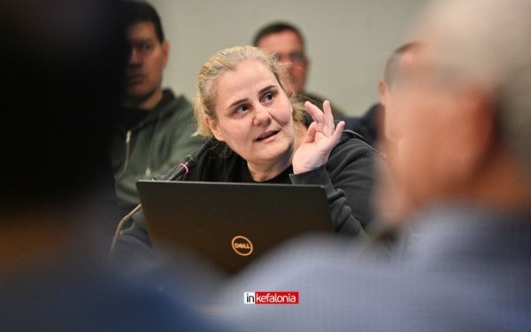 Αντωνία Βασιλείου για θαλάσσια πάρκα: Οδηγούμαστε στον αφανισμό (COSMOS 96,5)