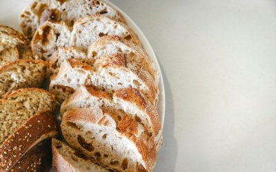 Τι θα γίνει στο σώμα σας εάν αντικαταστήσετε τους λευκούς υδατάνθρακες με ολικής άλεσης