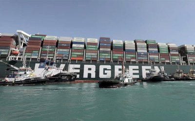 Διώρυγα του Σουέζ: Ετοιμάζονται να ξεφορτώσουν το ακινητοποιημένο Ever Given